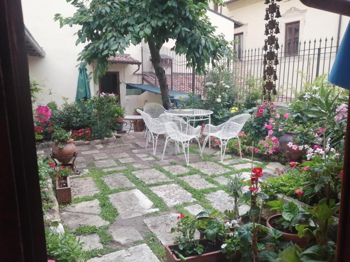 B&B Bone Novelle Dimora Storica Palazzo Zuzi L'Aquila Bagian luar foto