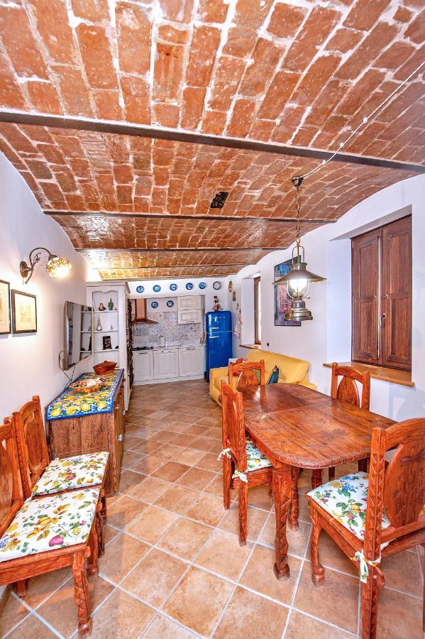 B&B Bone Novelle Dimora Storica Palazzo Zuzi L'Aquila Bagian luar foto