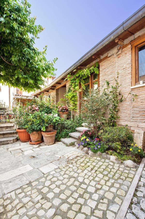 B&B Bone Novelle Dimora Storica Palazzo Zuzi L'Aquila Bagian luar foto