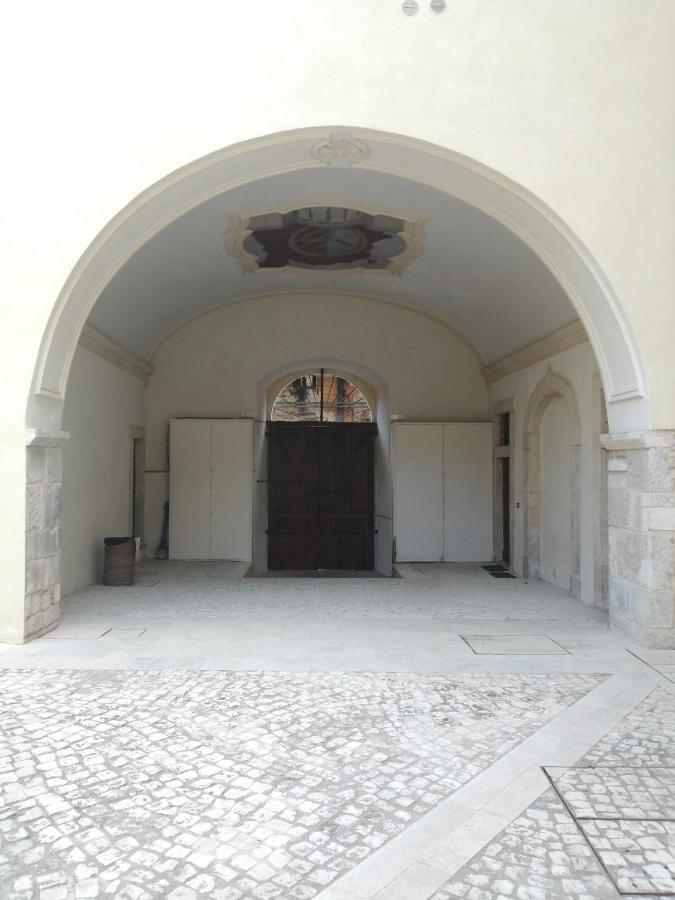 B&B Bone Novelle Dimora Storica Palazzo Zuzi L'Aquila Bagian luar foto